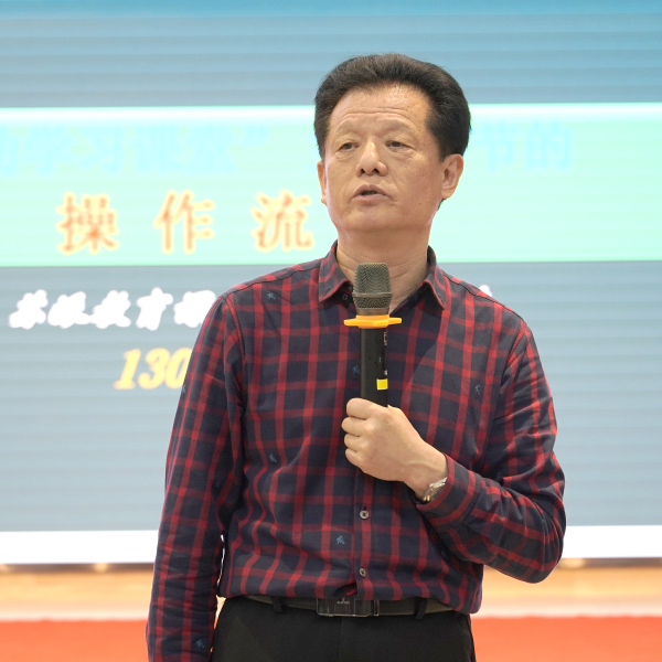 李中伟