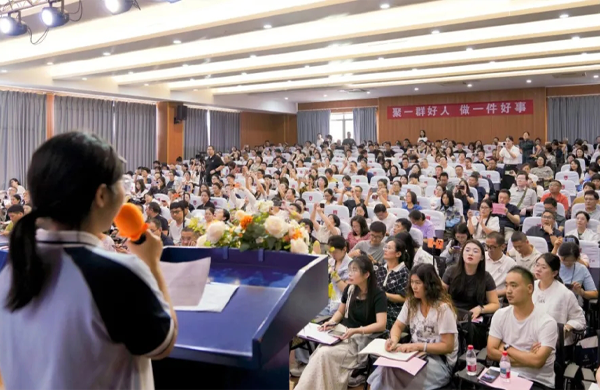 学校质量提升,不是累垮老师,而是唤醒学生——全国校长峰会探索教育质量提升的系统路径